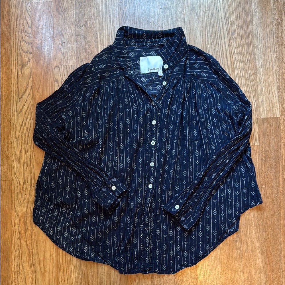 Signature 8 Navy and White Patterned Blouse Large